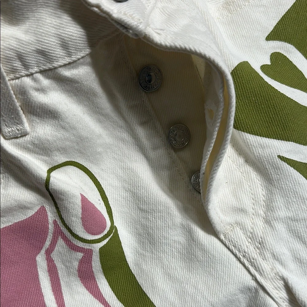 Levi’s 501 24 Stylish Cream Shorts with love design - Picture 11 of 16